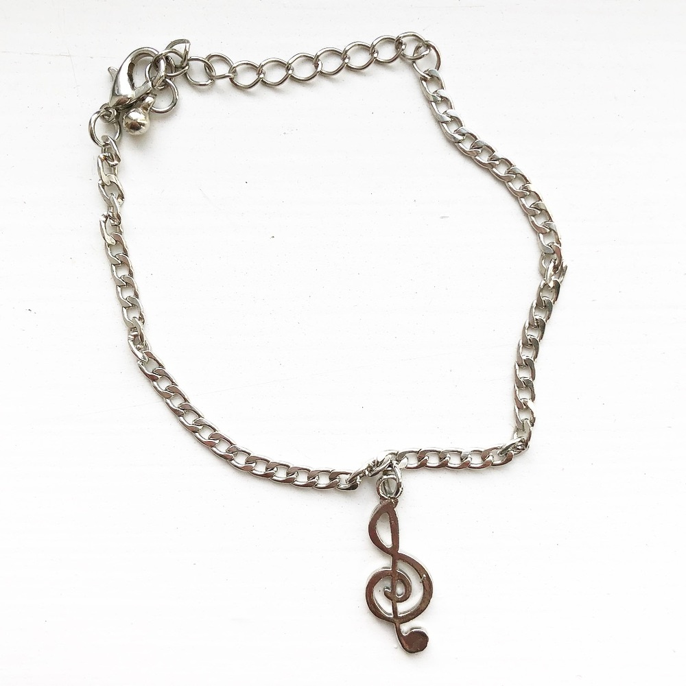 Chic silver music clef note charm bracelet